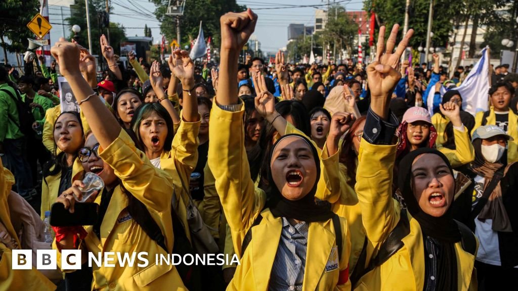kuliah gratis Prabowo - Ilustrasi mahasiswa memperjuangkan pembayaran Uang Kuliah Tunggal (UKT) di tengah wacana pendidikan tinggi gratis.