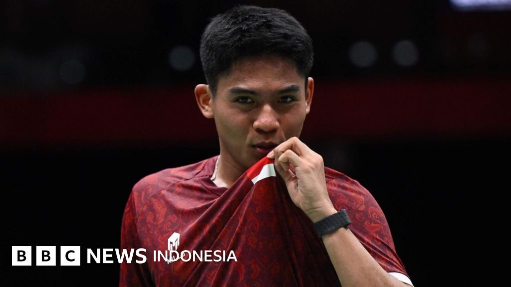 Asian Games 2026 - Tim beregu putra bulu tangkis Indonesia merayakan kemenangan usai meraih medali emas pertama pada Asian Games 2026.