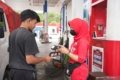 Pertamina blokir nopol - Ilustrasi kendaraan saat melakukan pengisian bahan bakar minyak bersubsidi di salah satu SPBU.
