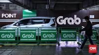 fitur keamanan Grab - Ilustrasi penggunaan aplikasi transportasi online yang dilengkapi fitur keamanan Grab berbasis AI.