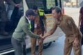 Asisten Pemerintahan dan Kesejahteraan Rakyat (Kesra) Setdaprov Kaltim Aji Muhammad Fitra Firnanda mewakili Gubernur Kaltim menyambut kedatangan Menteri Kehutanan (Menhut) RI Raja Juli Antoni dan Kepala Badan Nasional Penanggulangan Bencana (BNPB) Letjen TNI Suharyanto di