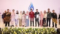contact center terbaik - Ilustrasi layanan pelanggan InJourney Airports yang profesional dan siap melayani pengguna jasa bandara di seluruh Indonesia.
