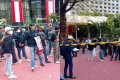 Gerakan Bakti Cendana (GBC) menggelar aksi damai di depan Gedung Komisi Pemberantasan Korupsi (KPK) RI, Jalan Kuningan Persada, Jakarta Selatan, Jumat (25/9/2026).