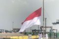 KRI Sriwijaya-100 - Bendera Merah Putih berkibar di atas kapal KRI Sriwijaya-100 menggantikan bendera Italia.