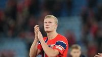 Erling Haaland - Penyerang Timnas Norwegia, Erling Haaland, saat berada di atas lapangan hijau.