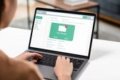 serangan email phishing - Ilustrasi ancaman siber dan serangan email phishing yang mengincar data perusahaan global.