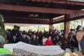 Guruh Soekarnoputra - Megawati Soekarnoputri saat menghadiri pemakaman Guruh Soekarnoputra di TPU Karet Bivak, Jakarta.