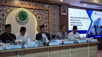 wajib halal Oktober 2026 - Ilustrasi produk bersertifikat halal di pusat perbelanjaan. (Dok. DIKSI)