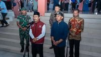 bantuan pascabencana Sumatra - Menteri Sosial Gus Ipul saat memberikan keterangan pers terkait percepatan penyaluran bantuan pascabencana Sumatra di Jakarta.