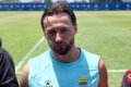Marc Klok - Kapten Persib Bandung, Marc Klok saat memimpin rekan-rekannya dalam sesi latihan resmi.