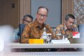 pusat industri halal - Menteri Perindustrian Agus Gumiwang Kartasasmita saat memberikan keterangan pers terkait pengembangan sektor manufaktur dan ekonomi nasional.