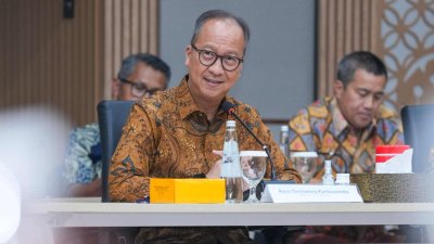 pusat industri halal - Menteri Perindustrian Agus Gumiwang Kartasasmita saat memberikan keterangan pers terkait pengembangan sektor manufaktur dan ekonomi nasional.