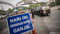 kebijakan ganjil genap - Ilustrasi kendaraan bermotor yang melintas di kawasan pembatasan lalu lintas Jakarta.