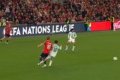 Martin Odegaard - Martin Odegaard saat melancarkan protes keras usai ditekel oleh Bernardo Silva dalam laga Portugal vs Norwegia.