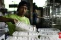 rupiah tembus rp18 ribu - Ilustrasi pelemahan nilai tukar rupiah terhadap dolar Amerika Serikat di pasar keuangan.