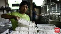 rupiah tembus rp18 ribu - Ilustrasi pelemahan nilai tukar rupiah terhadap dolar Amerika Serikat di pasar keuangan.