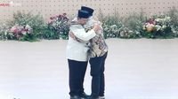 Prabowo dukung Palestina - Presiden Prabowo Subianto saat berpelukan dengan Dubes Palestina dalam acara 100 Tahun Gontor.