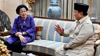 Prabowo Subianto - Presiden Prabowo Subianto saat berkunjung ke kediaman Megawati Soekarnoputri di Jalan Teuku Umar, Jakarta Pusat.
