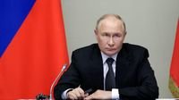 pasukan militer Rusia - Presiden Rusia Vladimir Putin saat memimpin rapat koordinasi pertahanan bersama jajaran petinggi militer di Moskow.
