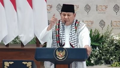 Prabowo geram - Presiden Prabowo Subianto saat menyampaikan sambutan dalam Resepsi Kesyukuran 100 Tahun Pondok Modern Darussalam Gontor di Ponorogo.