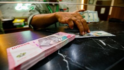 uang rp100 ribu - Ilustrasi uang rupiah pecahan Rp100.000 yang kini tengah menjadi buruan para kolektor di media sosial.