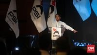 ambang batas parlemen - Sekjen PSI Raja Juli Antoni saat memberikan keterangan pers terkait wacana politik nasional.