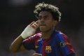 Lamine Yamal - Winger muda Barcelona Lamine Yamal saat bertanding di lapangan hijau.