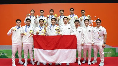 tim bulu tangkis - CdM Todotua Pasaribu saat memberikan apresiasi kepada tim bulu tangkis putra Indonesia yang sukses meraih medali emas Asian Games 2026.