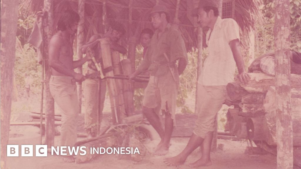 tapol Pulau Buru - Ilustrasi sejarah pengasingan tahanan politik di Pulau Buru pada masa Orde Baru.