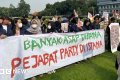tuntutan mahasiswa - Aksi demonstrasi mahasiswa di Jakarta yang menyuarakan berbagai tuntutan kepada pemerintah pusat.