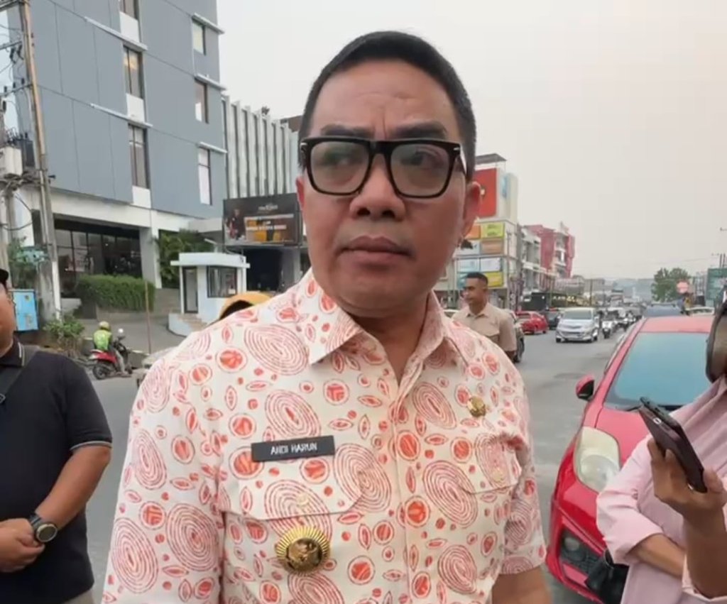 Wali Kota Samarinda, Andi Harun, turun langsung meninjau sejumlah titik penggalian pada Jumat (23/10/2026)