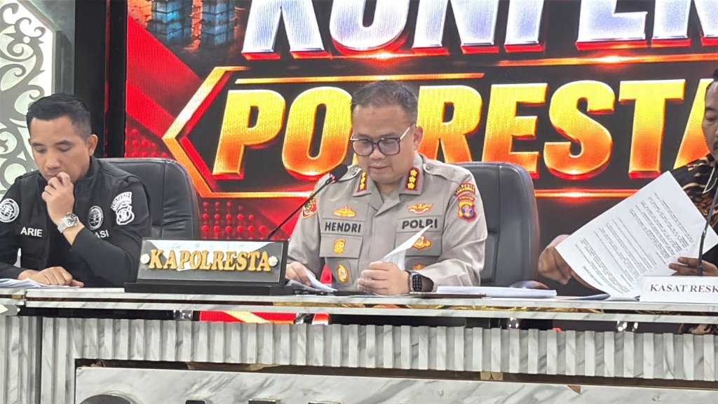Polresta Samarinda saat melakukan konferensi pers yang digelar di Mako Polresta Samarinda, Jumat (9/10/2026).