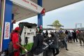 Antrean Pertalite Mengular di SPBU di Kaltim
