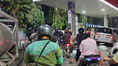 Antrean di SPBU Samarinda