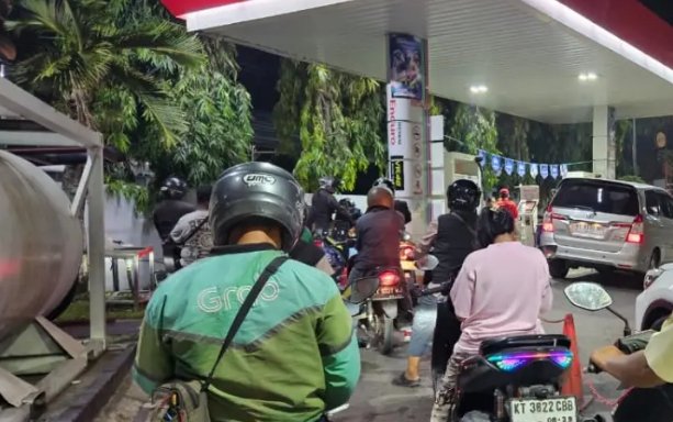 Antrean di SPBU Samarinda