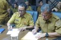 Penandatangan kesepakatan Pemkot Samarinda diwakili Asisten II Sekretariat Daerah Kota Samarinda Marnabas Patiroy dan Pemprov Kaltim diwakili Andi Muhammad Ishak selaku Kepala Dinas Kesehatan Provinsi Kaltim