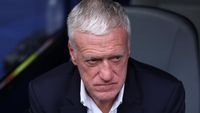 zinedine zidane - Zinedine Zidane dan Didier Deschamps saat memperkuat Timnas Prancis di masa lalu.