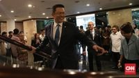 Sugiono dilepas Kemlu - Keluarga besar Kementerian Luar Negeri saat Sugiono dilepas Kemlu dengan iringan lagu Kamu Ngga Sendirian di Jakarta.