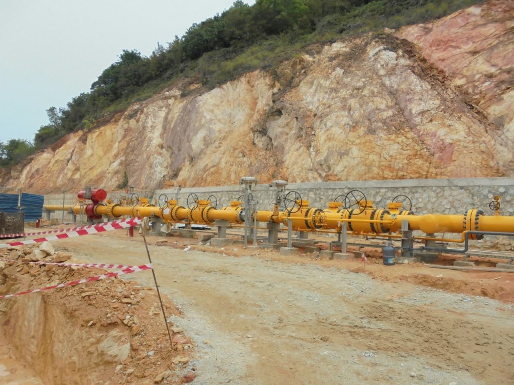 gas natuna - Ilustrasi aliran gas bumi melalui pipa transmisi untuk mendukung kebutuhan listrik domestik.