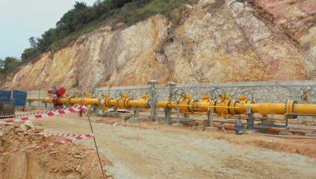 gas natuna - Ilustrasi aliran gas bumi melalui pipa transmisi untuk mendukung kebutuhan listrik domestik.