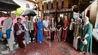 Tenun Gringsing - Kegiatan dukungan pelestarian Tenun Gringsing dan bakti sosial untuk lansia di Bali.
