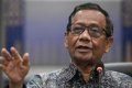 Indonesia Emas 2045 - Mahfud MD saat menyampaikan pandangannya mengenai pentingnya penegakan hukum dan demokrasi untuk masa depan bangsa.