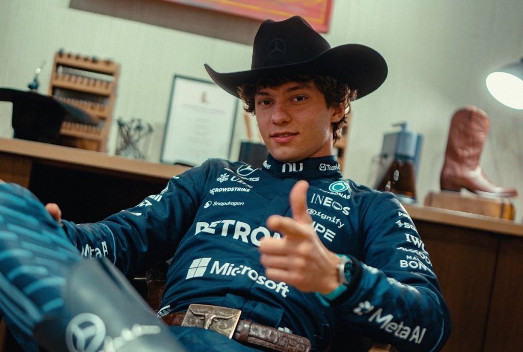 Andrea Kimi Antonelli - Pembalap muda berbakat Andrea Kimi Antonelli saat merayakan kemenangan penting di ajang Formula 1.