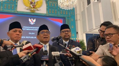 Dewan Pertimbangan Presiden - Ketua Dewan Pertimbangan Presiden (Wantimpres) Pratikno saat memberikan keterangan pers terkait tokoh berpengalaman.
