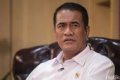 Bulog serap jagung - Ilustrasi Menteri Pertanian saat meninjau hasil panen jagung petani lokal di sentra produksi pangan nasional.