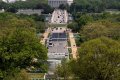 monumen trump - Ilustrasi rencana pembangunan monumen trump yang memicu perdebatan hukum di Virginia dan Washington D.C.